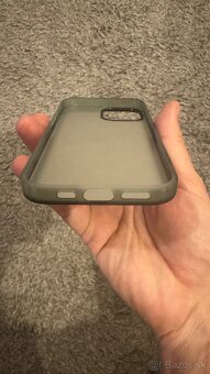 Kryt Karl na iPhone 15 - 5