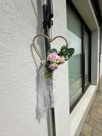 Svadobná výzdoba - veniec na dvere, srdce (ružová, biela) - 5