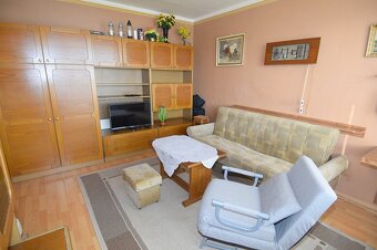 Na predaj jednoizbový byt s loggiou . - 5