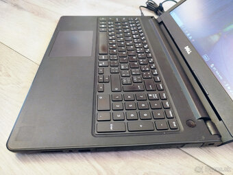 notebook Dell - 15.6", i3-6006u, 2x grafika, 8GB, 240GB SSD - 5
