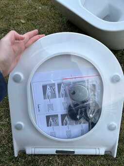 NOVÉ závesné WC + sedatko - 5