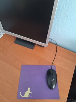 Na predaj:stolik+počítač + príslušenstvo – 100 € - 5