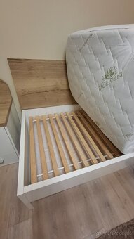 Biele lakovane drevene postele - 5