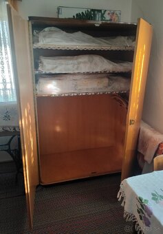 Retro skriňa z masívu 1 - 5