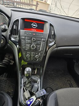 Opel Astra J Sports Tourer - 5