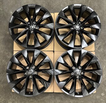 Nepoužité hliníkové disky 5x112 R19 Škoda Crystal Black - 5