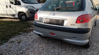 206 1.1 benzin .153000km - 5