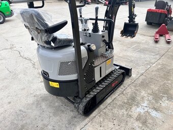 Minibáger so spoľahlivým naftovým motorom - 5