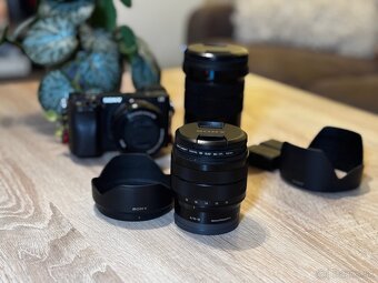 Sony A6400 + 3 objektívy + 3 originálne batérie (TOP STAV) - 5