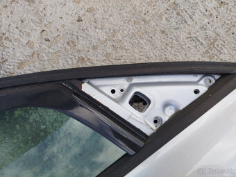 Predám pravé predné dvere Audi A4 b8 - - 5