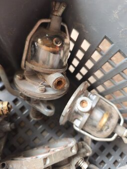 Karburátory , regulator napätia, ventily a iné - 5