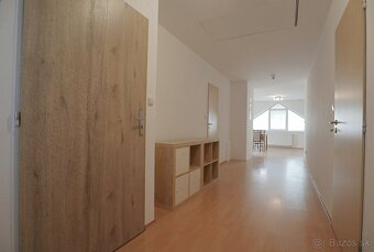 2i byt - 82 m², v cene Parking, pivnica - ďalších 25 m² - 5
