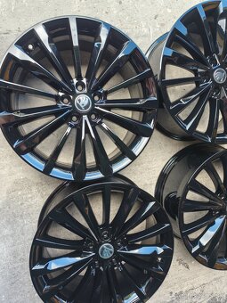 Nove Trinity r19 superb skoda - 5