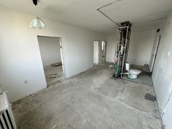 Veľký 2 izbový byt pripravený na rekonštrukciu 64m2, 7/7 - 5