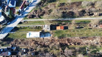 PREDAJ stavebný pozemok 2700 m2 pri kúpeľnom ostrove Banka - - 5