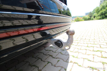 Predám VW TOUAREG 3.0 TDI R-Line, 4x4 - 5