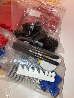 Vyse 1200 ks dielikov, kociek zn. Mega Blocks - 5