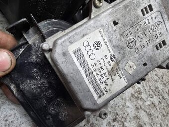 Xenonové svetlo Audi A8 D3 Pravé 4E0941004BA - 5