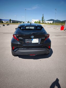 Toyota C-HR 1.8 Hybrid E-CVT rok 2021 - 5