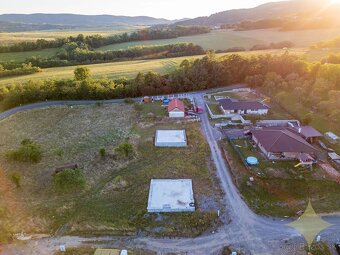Exkluzívne na predaj stavebný pozemok o rozlohe 946m2 v Krup - 5