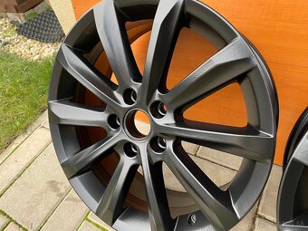 Helsinki schwarz VW PASSAT B8 5x112 - 5