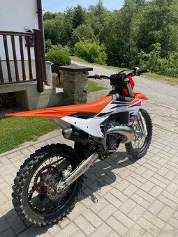 KTM SX 300 (2024) – výborný stav - 5