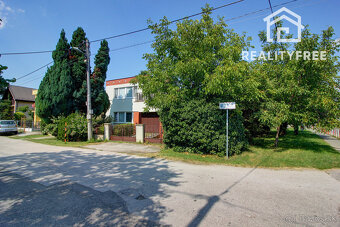 Na predaj: 3izbový rodinný dom s garážou , pozemok 757 m² - - 5
