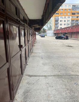 Garáž 13m2 na Bebravskej ulici BA II PREDAJ - 5