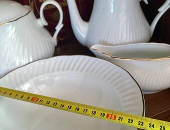 Porcelánová 7 dielna súprava - misa, čajník, omáčnik, tácky - 5