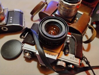 3 fotoaparáty Praktica a 3 objektívy Flektogon Tessar a.. - 5