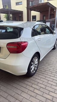 Mercedes Benz A180 1,6 r.2015 - 5