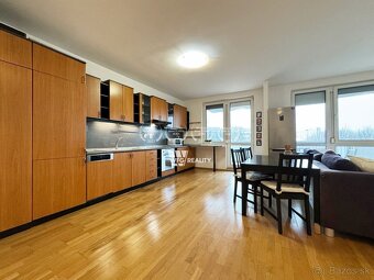 Drotárska cesta_4 izb. byt /122m2/ s garážovým státim, šatní - 5