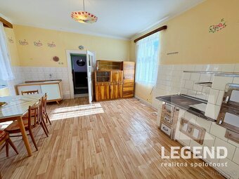 Jedinečná usadlosť 8i+2 vo Vrzavke - 12.642m2, hosp. budovy - 5