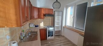 Dvojizbová tehla v centre mesta s lodžiou - 5