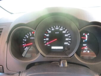 Toyota Hilux 2,5 106kw - 5