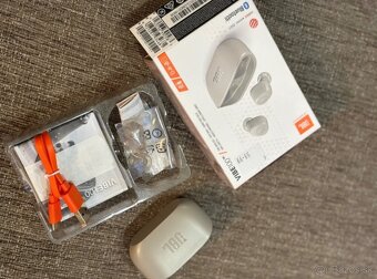 JBL VIBE 100TWS SAND IVORY bezdrôtové slúchadlo - 5
