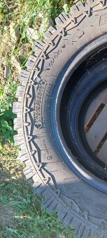 Pneu LT 215/65/R16 - 5