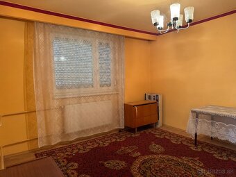 V centre Kolárova dom s pozemkom 2274m2 je na predaj - 5