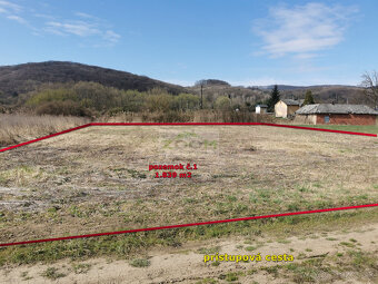 HANISKA - krásny, slnečný a rovinatý stavebný pozemok s IS - 5