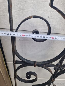 Starožitná kovaná okenná mreža 4 - 5