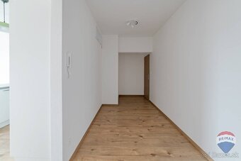 Na prenájom 2 izbový byt, ul. Zlatovská Trenčín - 5
