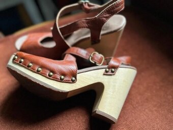 nové drevákové sandálky UGG veľ. 36 - 5