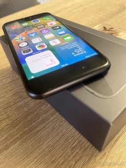 Apple iPhone 8 / 64GB Black / TOP stav - 5