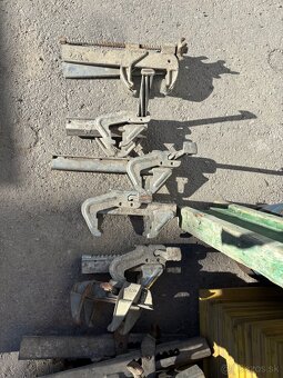 Predám samopaly na stenové debnenia cena 10€/ks - 5