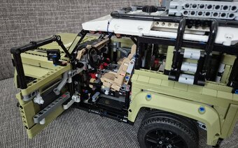 Lego Technic 42110 Land Rover Defender - 5