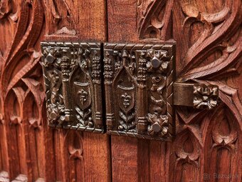 Neogotická dubová komoda z masívneho duba - 5