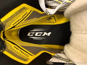 BRUSLE CCM TACKS 9380 vel. 43/8D - 5