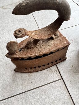 Žehlička na uhlie - 5