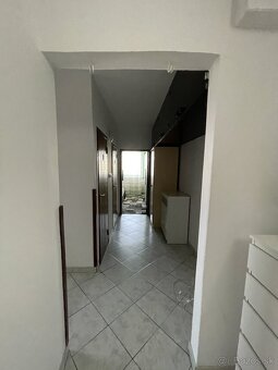 Komplet zatiadený 3-izbový byt - 5