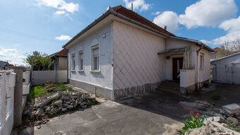 Starší rodinný dom s ideálnym pozemkom v pokojnej rodinnej o - 5